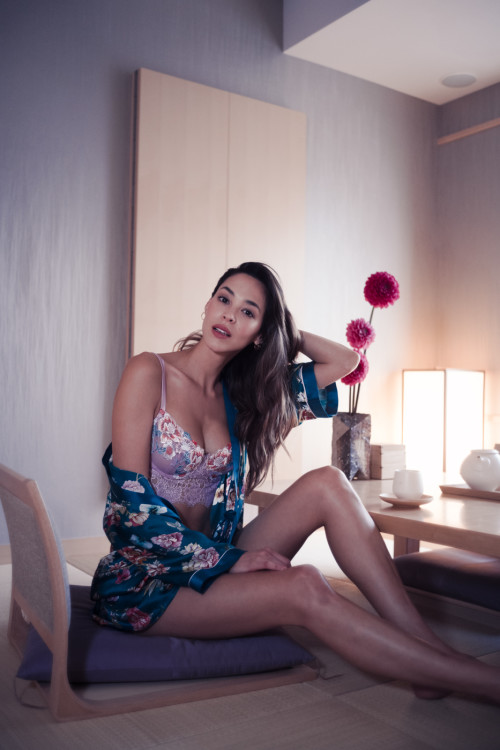 Emi-intimissimi-march-18-Flower-Kimono-©-Celia-Humphries