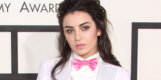 リタ オラとチャーリーxcxの愛犬は恋人同士 Numero Tokyo