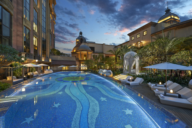 taipei-luxury-spa-pool