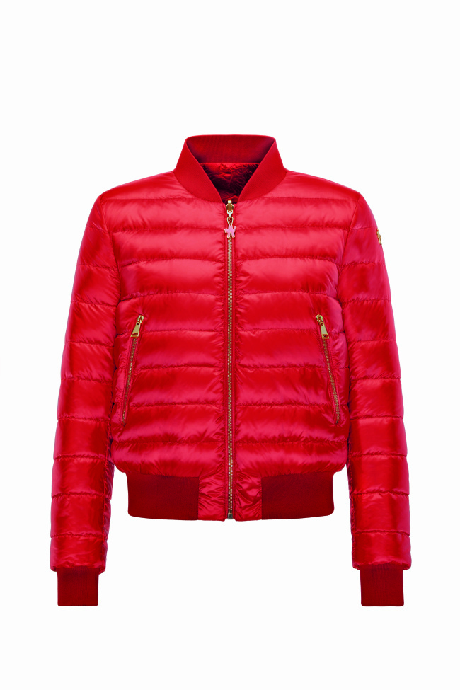 モンクレール」春節モチーフの赤いジャケット | Numero TOKYO