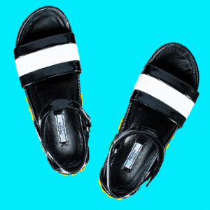 PRADAレザーフラワーサンダル org.jpg