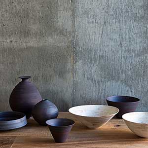 二階堂明弘　益楽黒茶碗　共箱　(益子焼) 二階堂明弘 益楽黒茶碗 共箱 (益子焼) 二階堂明弘 益楽黒茶碗