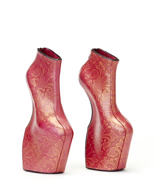 Heel-less Shoes （Lady Bloom)　舘鼻則孝　h.34.0 x w.19.0 x d.9.5 cm each　Cowhide, color, metal zipper　2017