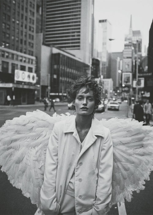 『10 WOMEN』Amber Valletta, New York, 1993 © Peter Lindbergh (Courtesy Peter Lindbergh, Paris)