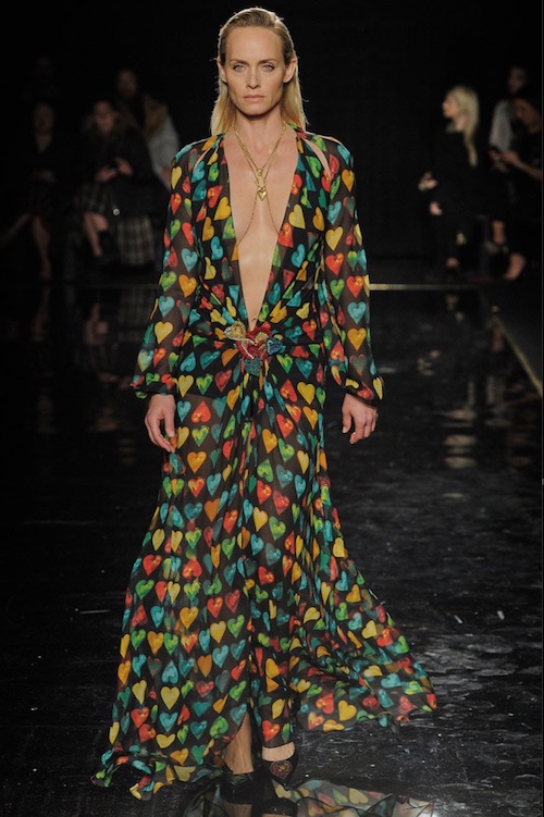 ジェニファー・ロペスが着た「Versace」伝説のドレスが復刻 | Numero TOKYO
