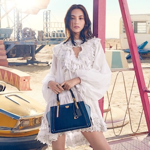 「Coach」デニム×フラワーモチーフの新作。日本限定アイテムも ...