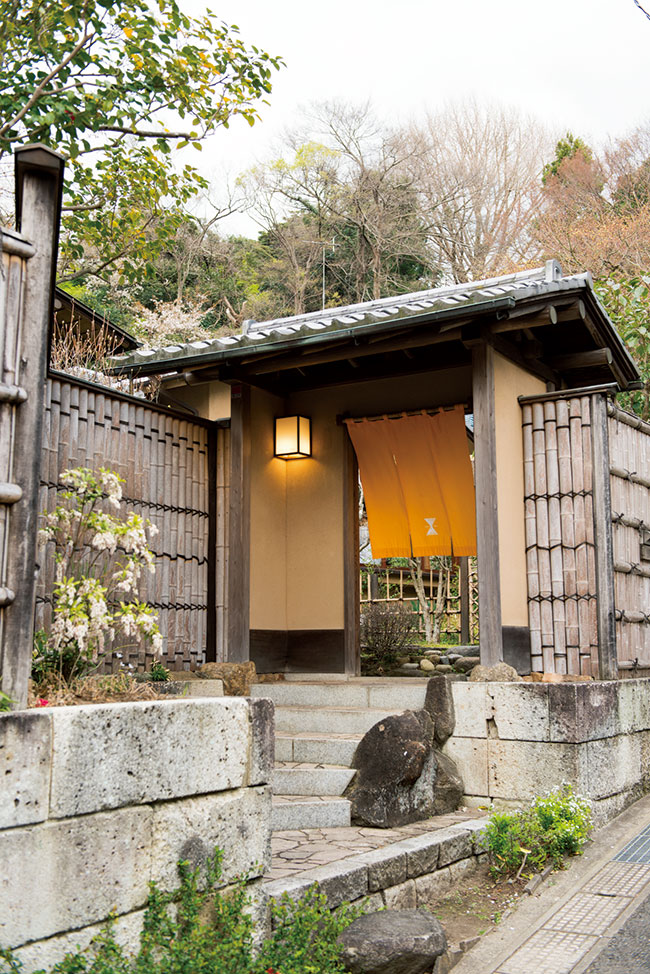 店はもともと、フランス外交官が住んでいたという純日本建築の邸宅。