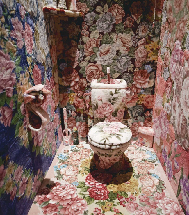 『お花畑』（2016年）「SICF17」スパイラルホールでの展示風景、同グランプリ受賞作品。