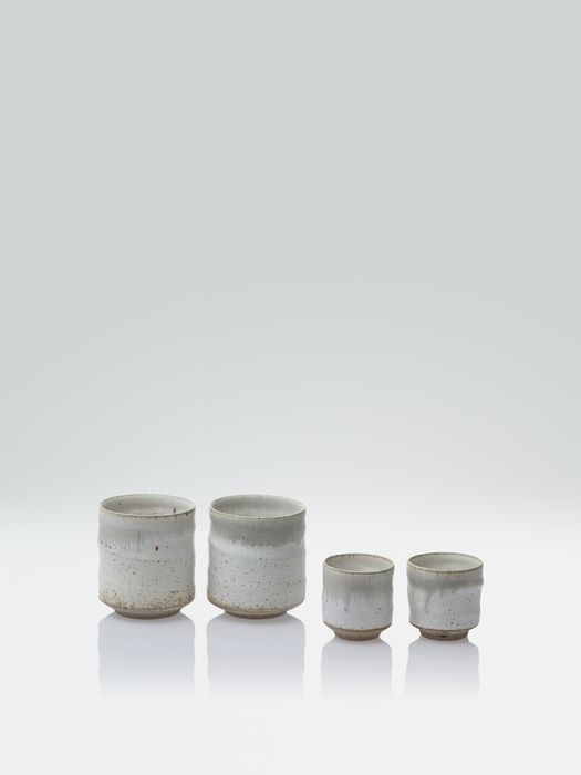 ＜左から＞ティーカップ（φ7.7xH9.5）２個セット¥7,700 　SAKEカップ （φ5.7xH5.8cm）２個セット¥11,700 円／すべてARMANI / CASA（ジョルジオ アルマーニ）