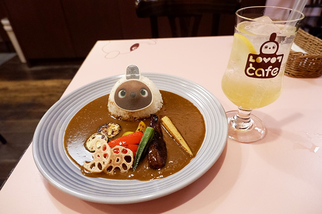 らぼっと焼き野菜カレー ¥2,400（税込）奇跡のレモネードソーダ