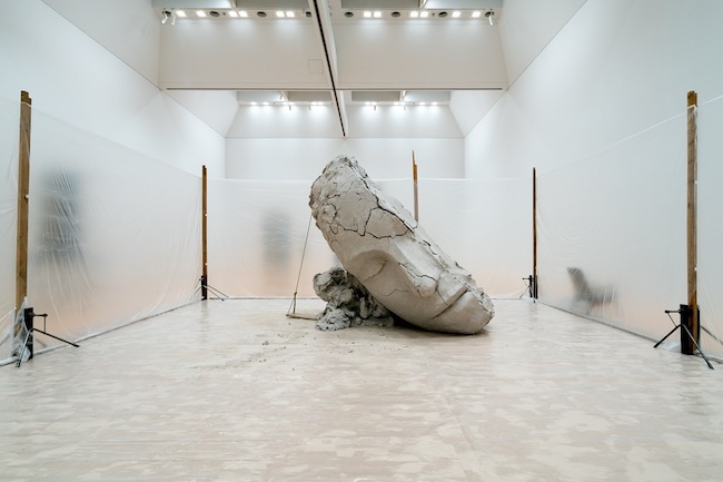 マーク・マンダース『乾いた土の頭部』2015-16　作家蔵（特別展示） Courtesy of Zeno X Gallery, Antwerp　Photo: Imai Tomoki