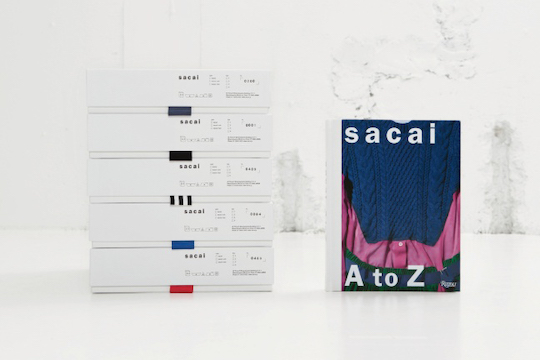 15年に初の書籍『sacai A to Z』（Rizzoli）を刊行。制作プロセスやサカイを敬愛するプロフェッショナルらのエッセイなどを収録。