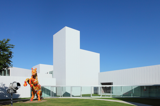 十和田市現代美術館（外観）
