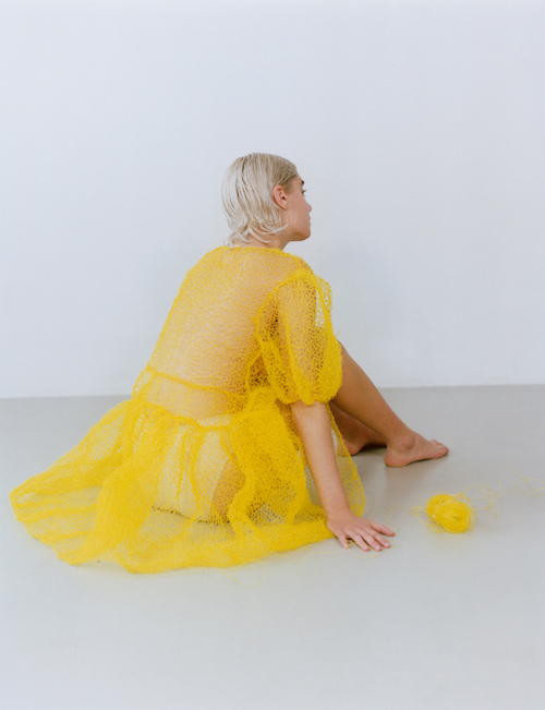 アートブック『THERIACA Yarn, Rope, Spaghetti』よりLemon Dress Photo: Jiuk Kim