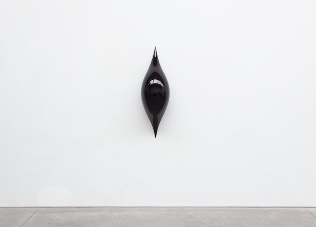 『Untitled』2022, Fiberglass paint, 121.5 36 34cm