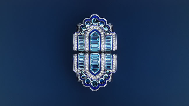 カフブレスレット（ダイヤモンド×アクアマリン×WG×ブルーラッカー×チタニウム）¥71,280,000(予定価格)