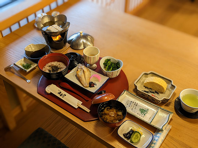 城崎の古き良き街並みを眺めながら味わえる「山本屋」の朝食