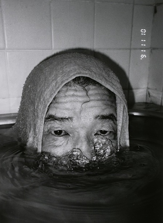 『91.11.10』「ブクブク」より 1991年 東京都写真美術館蔵 ©深瀬昌久アーカイブス