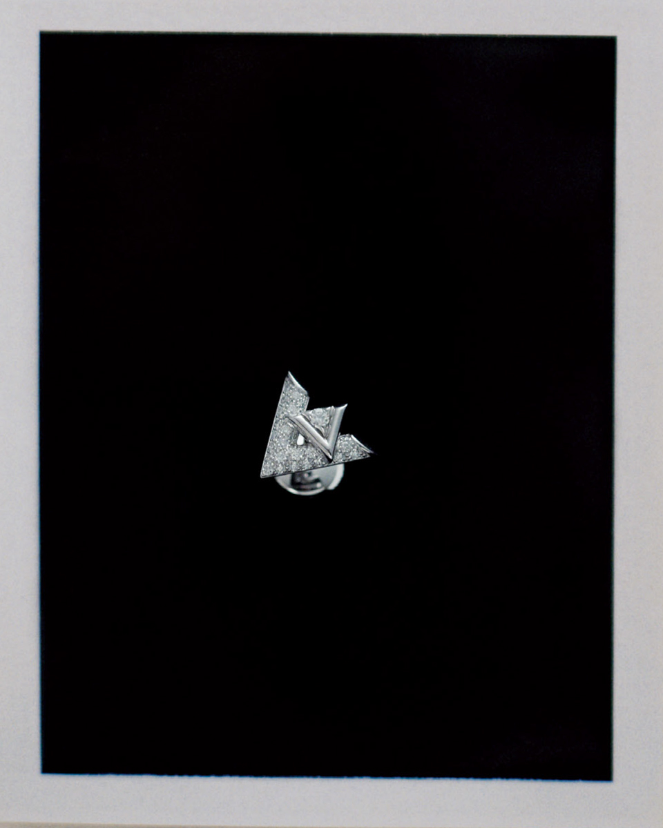 ピアス（WG×ダイヤモンド） ¥555,500／Louis Vuitton （ルイ・ヴィトン クライアントサービス 0120-00-1854）
