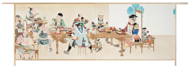 【9】『最後の晩餐』2008年　撮影：太田拓実　明智光秀陣中の夜食がテーマ。洋風の机に体の大きさの異なる武者たちやワイングラスが同居する。 ©YAMAGUCHI Akira, Courtesy of Mizuma Art Gallery