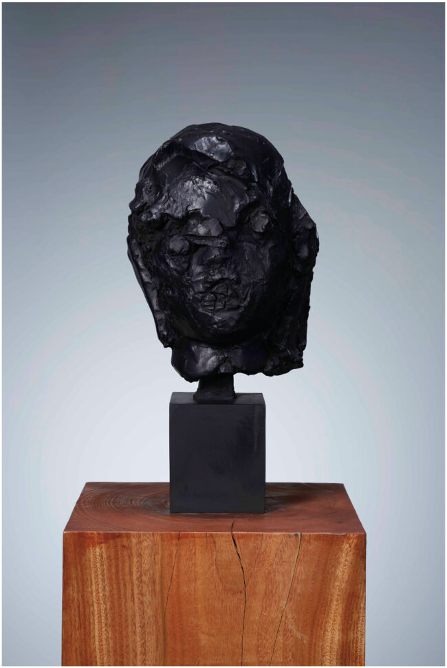 【15】『End of today Sculpture - 5/5/2020 Self Portrait -』2021年　絵画の「End of today」シリーズ（図6～8）を立体化したブロンズの彫刻作品。 ©IDA Studio Inc.