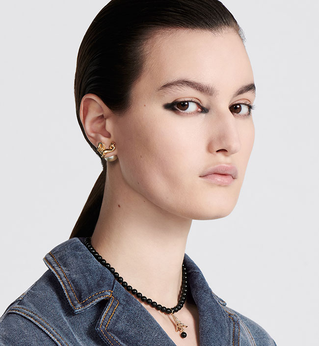 12星座をモチーフにした、「Dior」の新作ピアス | Numero TOKYO 12星座をモチーフにした、「Dior」の新作ピアス | Numero TOKYO