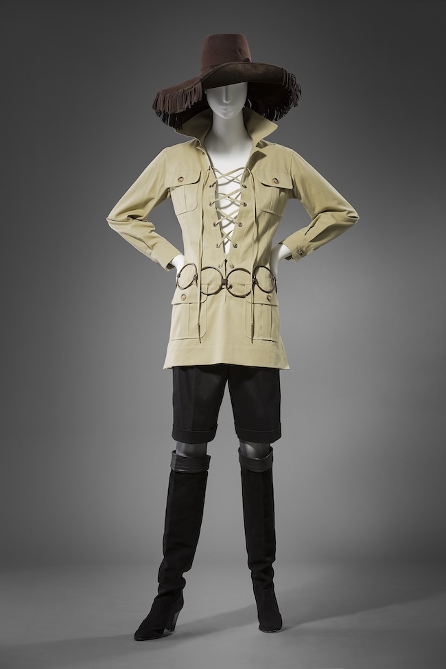 ファースト・サファリ・ジャケット 1968年春夏オートクチュールコレクション　© Yves Saint Laurent © Sophie Carre