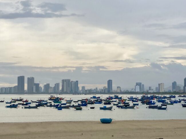 海側からダナンの繁華街をのぞむ風景。