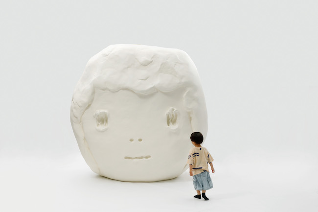 奈良美智『Ennui Head』2022年、ウレタン塗装・アルミニウム、243×257×149cm、作家蔵 ©Yoshitomo Nara