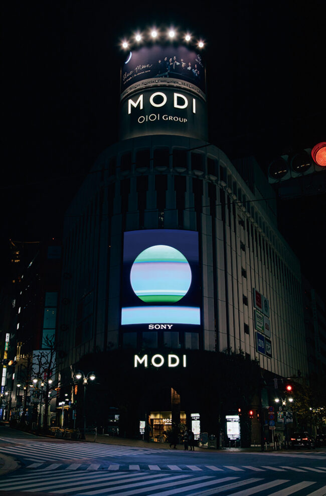 1月には渋谷MODIの大型ヴィジョンをジャックして話題に。