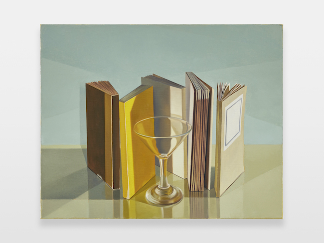 カール・ハムウド『Still Life With Books and Glass』2021 Courtesy of the artist and Galleri Magnus Karlsson