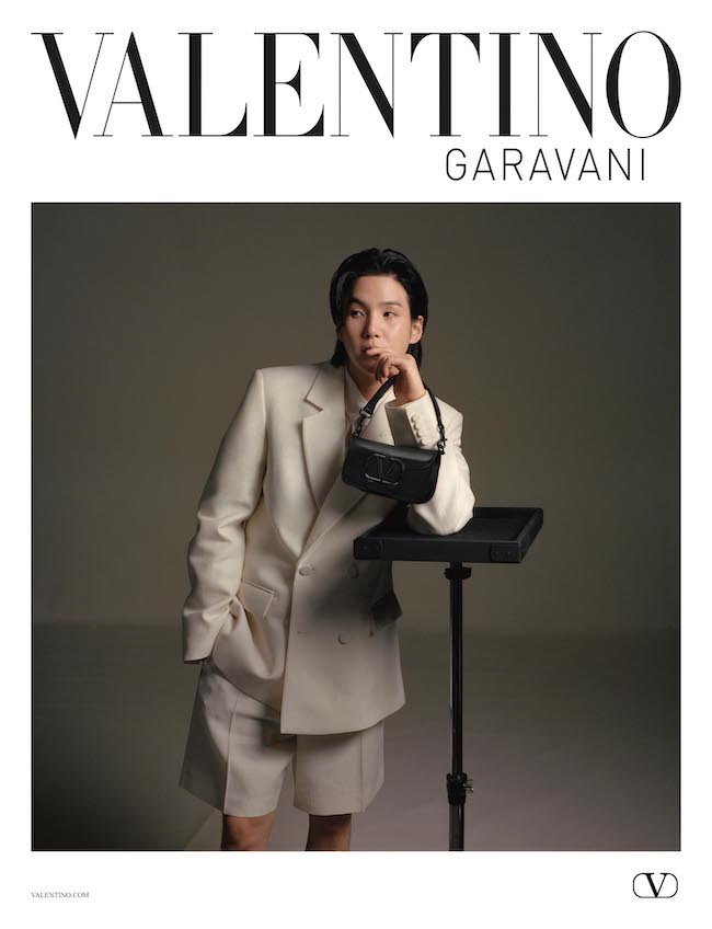 Valentino」の新広告キャンペーンにBTSのSUGAが登場！白いスーツを身に