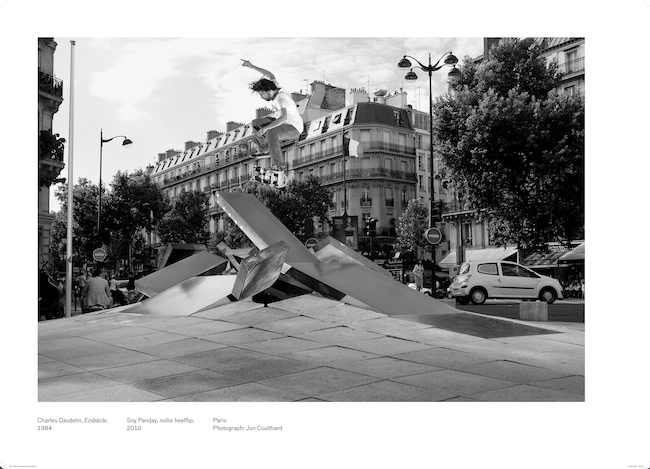 ラファエル・ザルカ　『Riding Modern Art』　（2007 – 2024年）　Pigment print on ﬁne art paper　Sculpture: Charles Daudelin, L’Embâcle, Paris, 1984　Skateboard : Soy Panday, nollie heelflip, 2010　photographie : Jon Coulthard　Graphic design: deValence　Courtesy of the artist and Galerie Mitterrand
