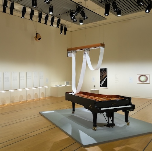 音楽家・原 摩利彦がレビュー「坂本龍一トリビュート展」 | Numero TOKYO