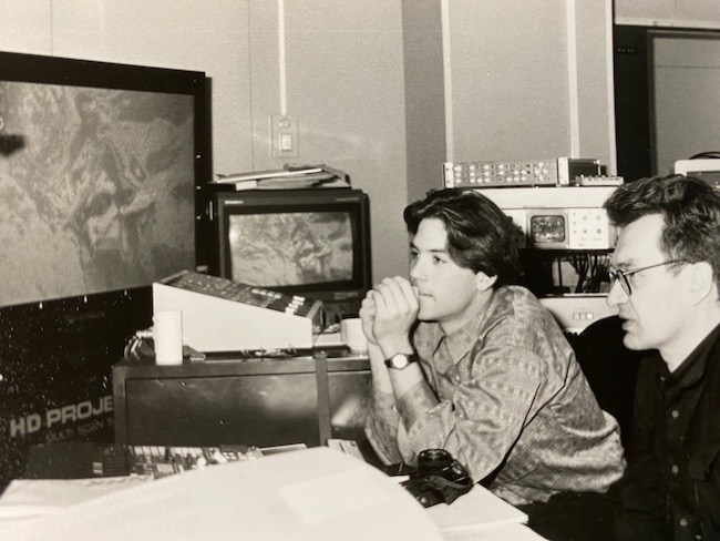 NHK編集室で「夢のシークエンス」を制作するヴィム・ヴェンダースとショーン・ノートン（1991年）撮影：御影雅良