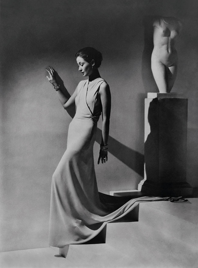 『Toto Koopman, Evening dress by Augustabernard』1934年　ⒸThe George Hoyningen-Huene Estate Archives