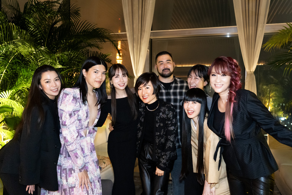 左から水野亜彩子、KEISHAN、May J、白川麻美、TOMO KOIZUMI、小野美智代、万美、DJ KAORI