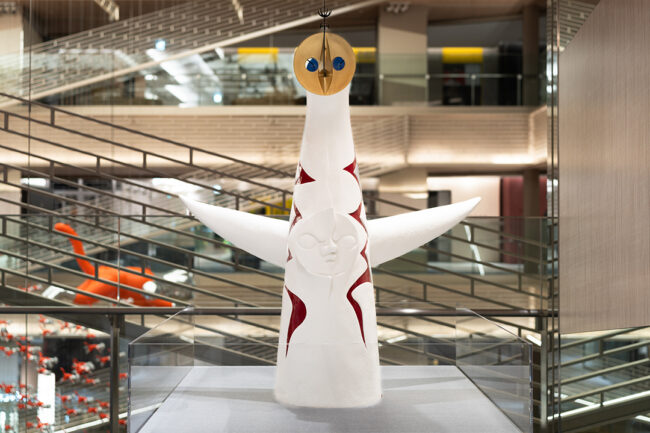 GINZA SIX 4Fフロアの展示作品より、岡本太郎『太陽の塔』の1/50サイズ原型模型。 ©岡本太郎記念館 （Photo：Yasuyuki Takaki）