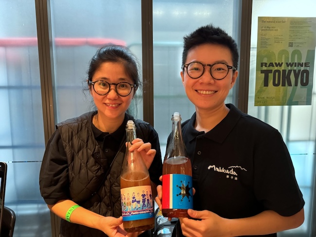 台湾のMalikuda Wineのお二人。ワインブドウの搾りかすに水と蜂蜜を加えて再発酵させた微発泡の「ピケット」が印象的だった