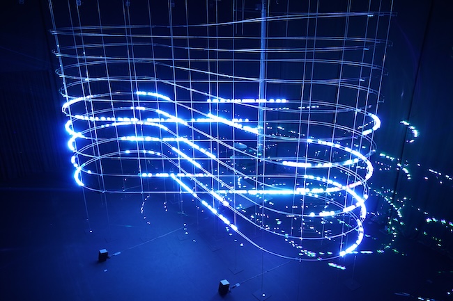 KOTARO NUKAGA（天王洲）｜ Rhizomatiks Beyond Perception 参考画像 
『particles 2021』2021　「ライゾマティクス_マルティプレックス」展示風景（東京都現代美術館、2021年） photo by Muryo Homma（Rhizomatiks）