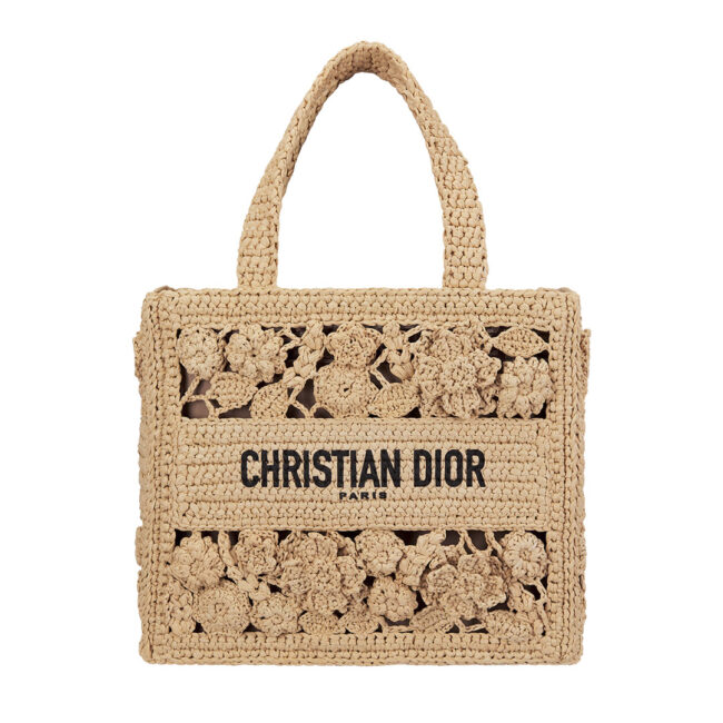 バッグ（H21×W26.5×D14cm）￥730,000／Dior（クリスチャン ディオール 0120-02-1947）
