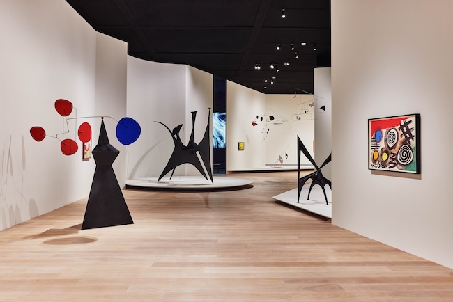 Installation view of Calder: Un effet du japonais, Azabudai Hills Gallery, 2024 Photo: Tadayuki Minamoto