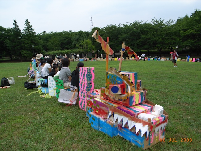 府中市美術館開発好明公開制作　共同制作プロジェクト「ドラゴンチェアー」2008年