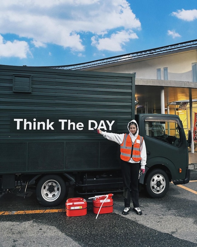 2024年1月16日、「Think The Day」のメンバーとして被災地に物資を届けた長谷川。