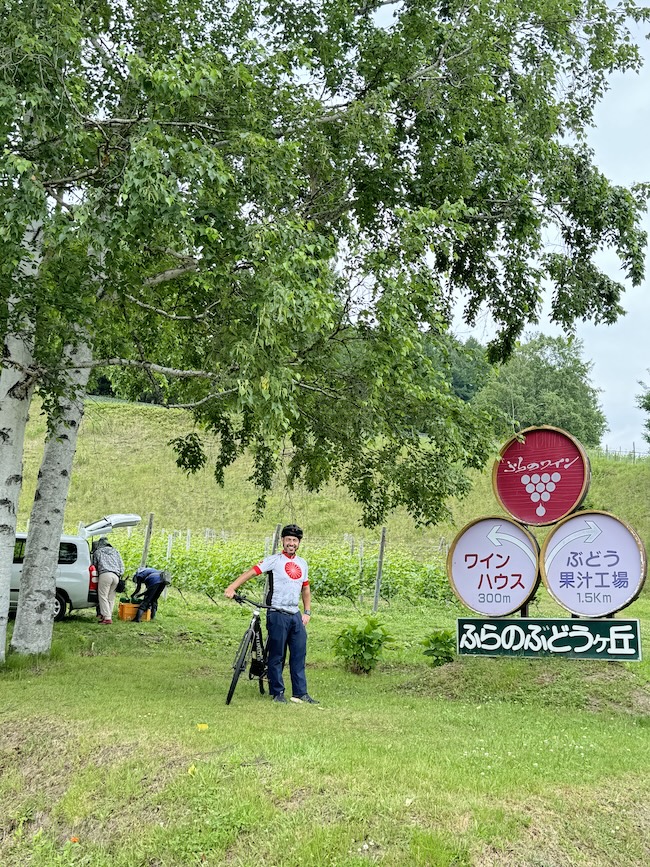 日本語が堪能なガイド、「サイクルジャパン」のエバンス・ギャレスさん。