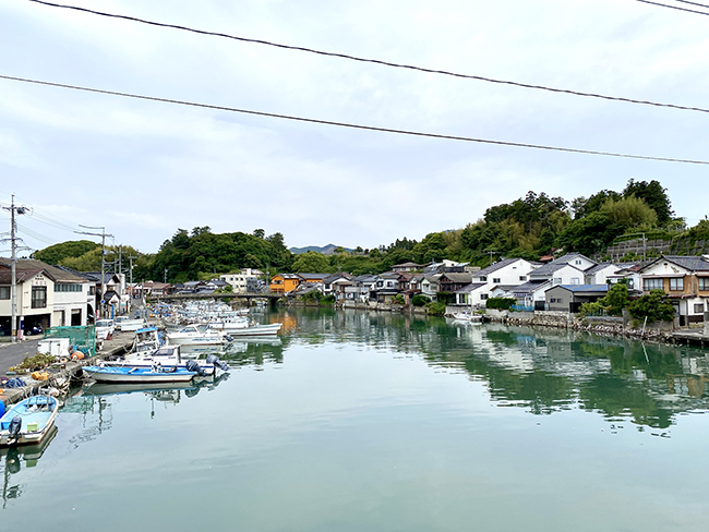 北前船の風待ち港だった時代の面影を残す西郷港