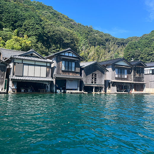 京都の隠れた絶景スポット！「伊根の舟屋」で感じる日本の原風景