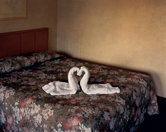 アレック・ソス『Two Towels』「Niagara」より　2004年　作家蔵　ⓒAlec Soth