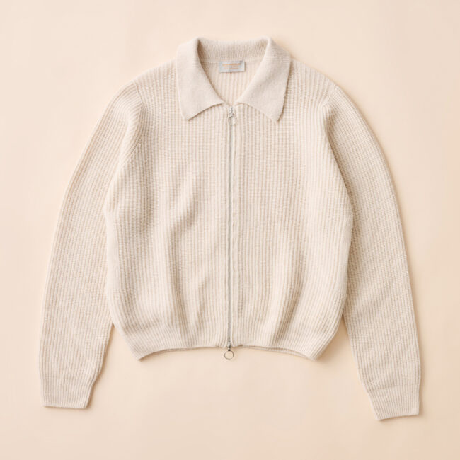 カーディガン￥91,300／John Smedley（リーミルズ エージェンシー 03-5784-1238）
