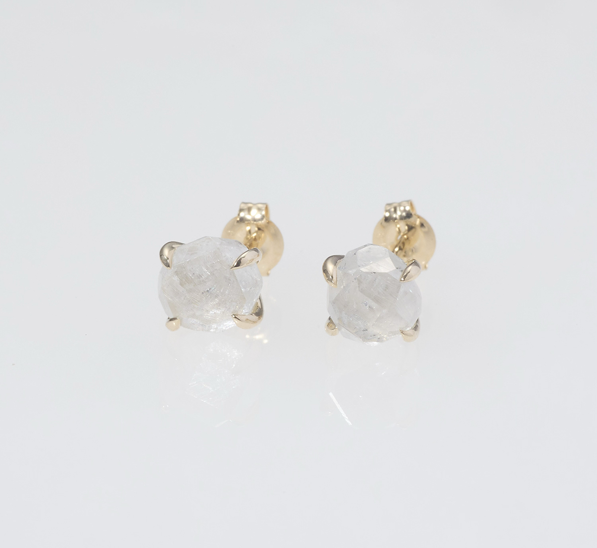 ピアス￥88,000／Eney（エネイ松屋銀座 03-3566-2139）
